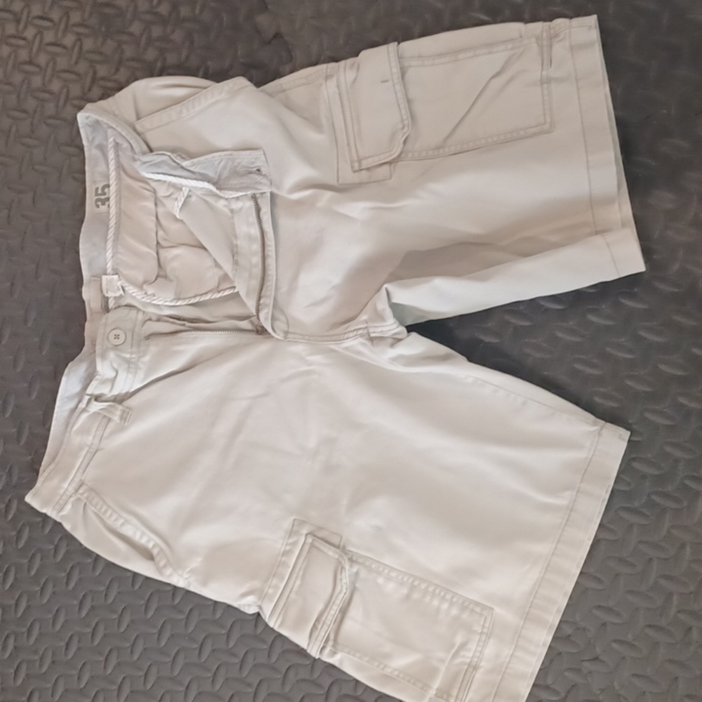 Old Navy Cargo Shorts - W35